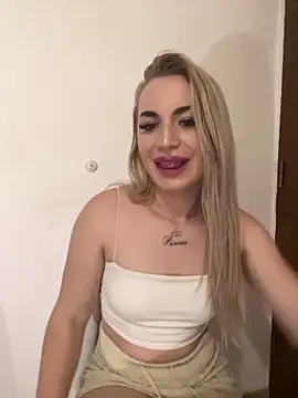 RuxyCatrina: διαδικτυακό σόου στην κάμερα