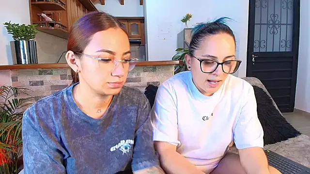 Jules_n_Gia Chat XXX in diretta