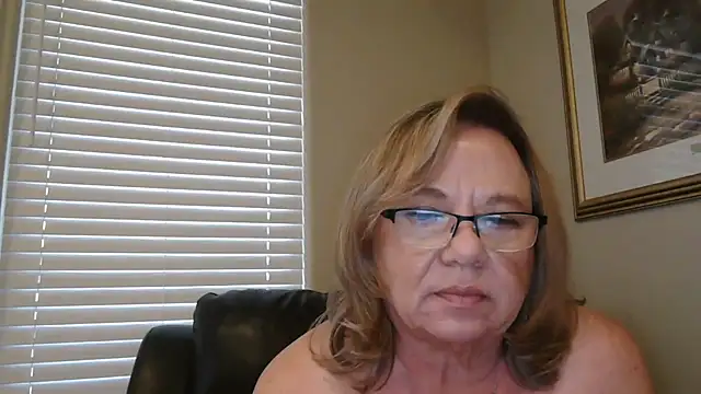 BustyAnnie's Live XXX Chat