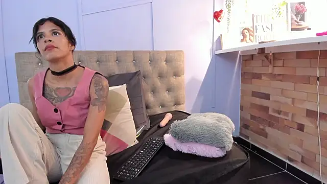 milavega_ élő XXX-chatje