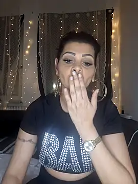 Pillango1212 – Naživo XXX chat