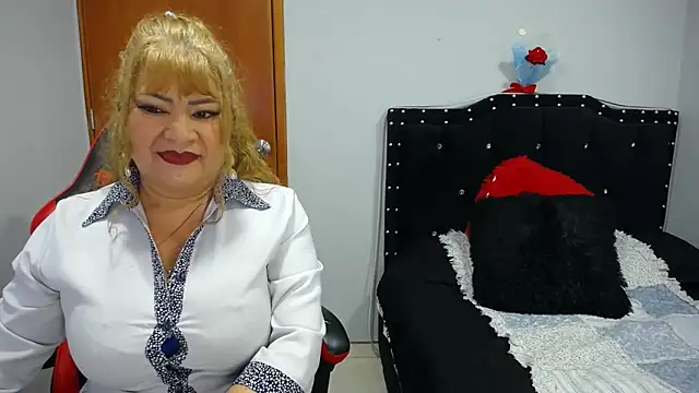 Ursulawhite69 élő XXX-chatje