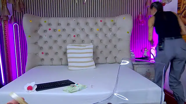 PlayfulShow's Live XXX Chat