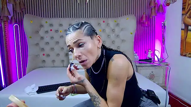 Chatroom XXX en direct de PlayfulShow