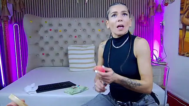 PlayfulShow's Live XXX Chat