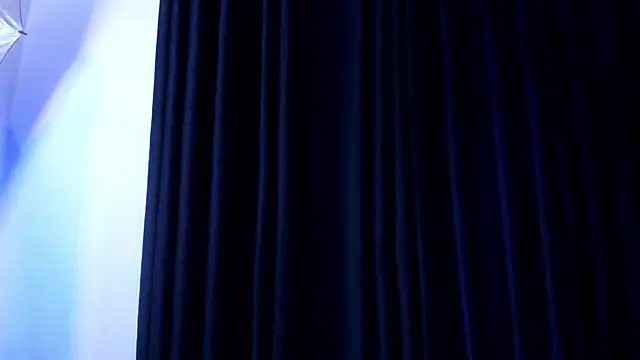 Michel_fitnes: διαδικτυακό σόου στην κάμερα