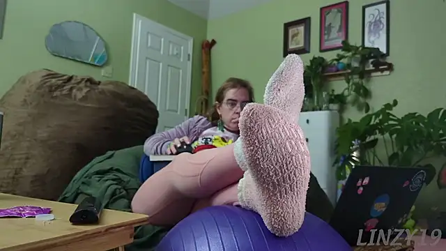 Linzy_19 Show in webcam