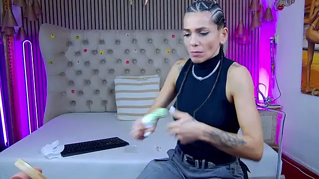 PlayfulShow's Live XXX Chat