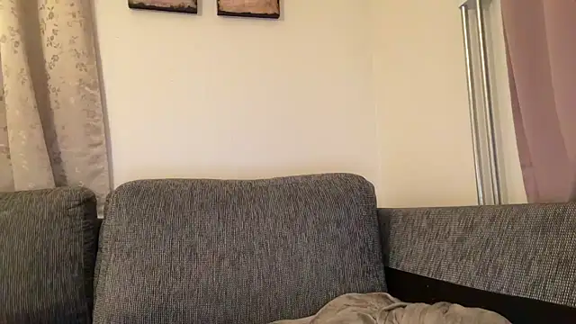 cumwithmee3 webcam show