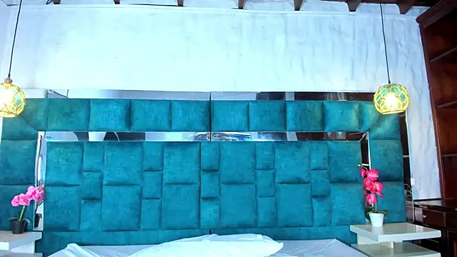 valtira_nova's Live XXX Chat