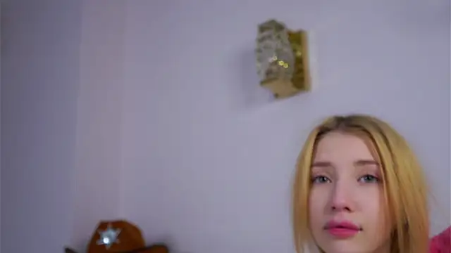 SunnivaCovil Live XXX-chat
