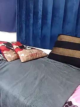 CurveyChocClitX5 Live XXX-Chat