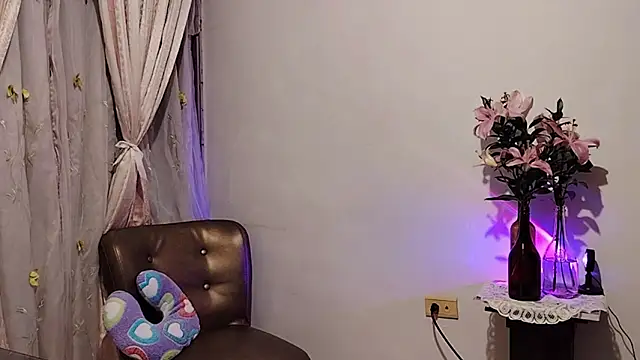 แชท XXX สดของ Bella_Exhibition