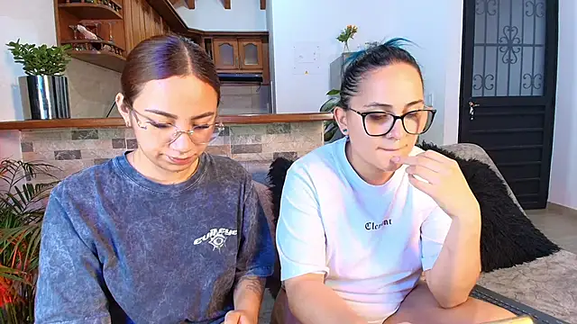 Jules_n_Gia's Live XXX Chat