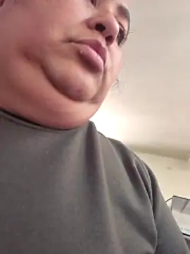 curvy_diva_ Adlı Modelin Canlı XXX Sohbeti