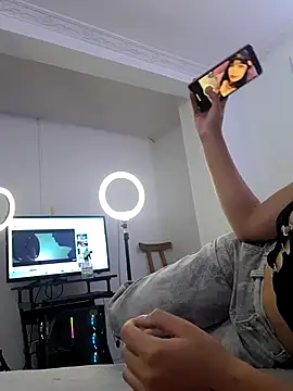 Chat XXX en directo de RoxaneBons