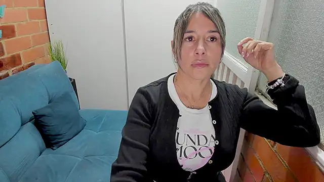 Penelope47 Adlı Modelin Canlı XXX Sohbeti