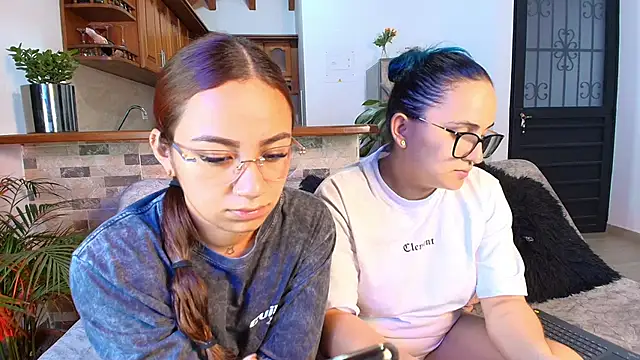 Chatroom XXX en direct de Jules_n_Gia