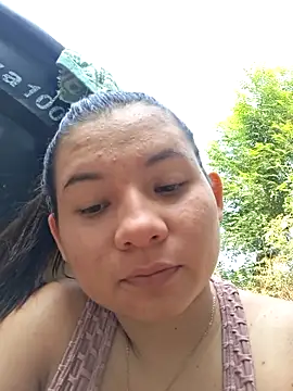 hot-mom22's Live XXX Chat