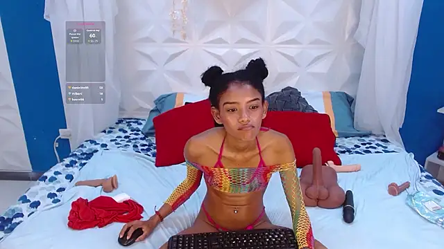 adisson_petite1 Adlı Modelin Canlı XXX Sohbeti