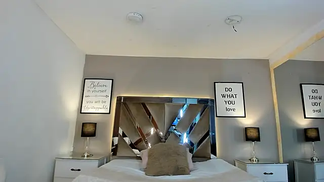 cellestehot: онлайн-секс-чат