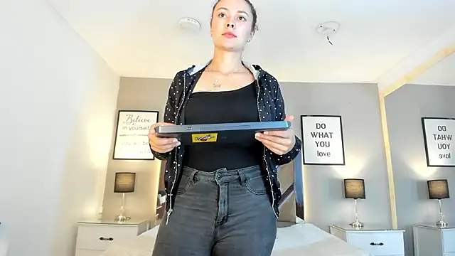 cellestehotのライブXXXチャット