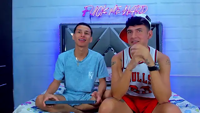 Two_Kings' Live XXX Chat