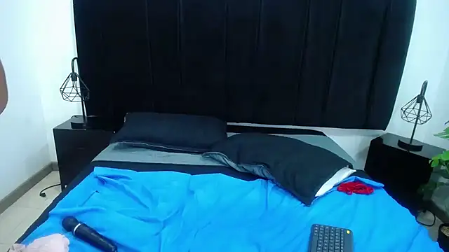 CamiilaReyes' Live XXX Chat