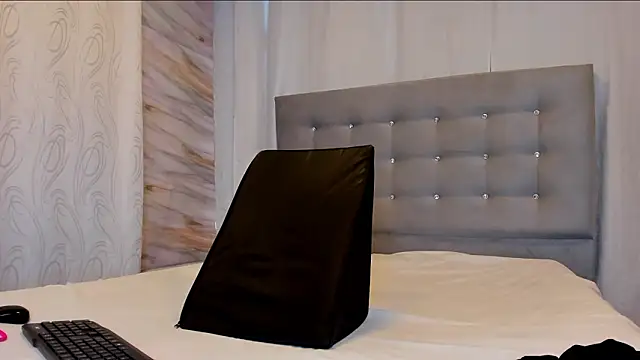 nymphomanya's Live XXX Chat