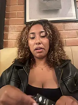 lauraltt's Live XXX Chat