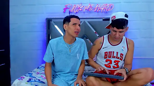 Two_Kingsn Webbikameraesitys