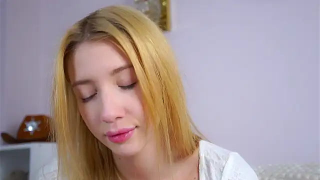 SunnivaCovil Live XXX-Chat