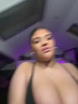 MinaKhalinaのライブXXXチャット