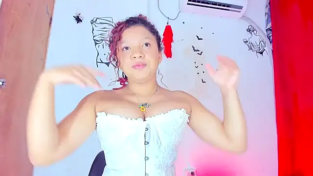 Emily_Coper18 Adlı Modelin Canlı XXX Sohbeti