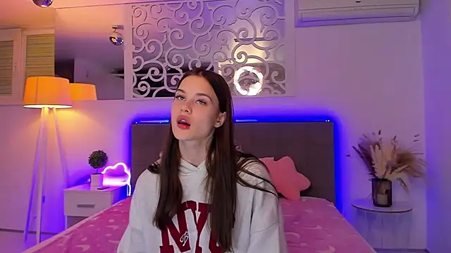 LuisaClover's Live XXX Chat