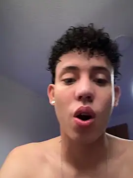 yoursexyjose élő XXX-chatje