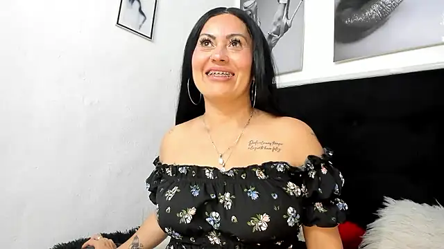 Chat +18 de Tania_mature ao vivo