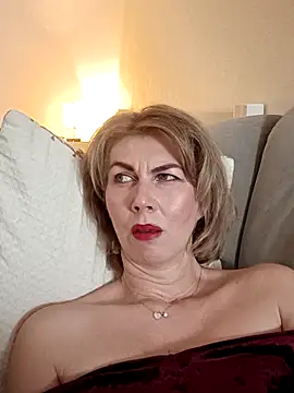 stellahere8 Adlı Modelin Canlı XXX Sohbeti