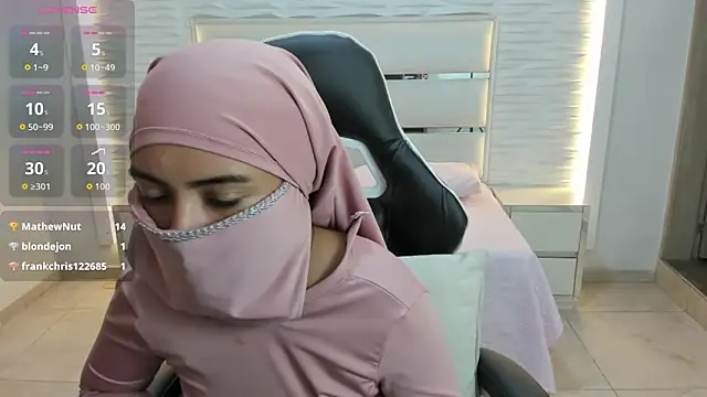 Aini_persa Adlı Modelin Canlı XXX Sohbeti