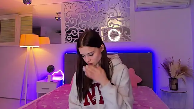 LuisaClover live XXX chat