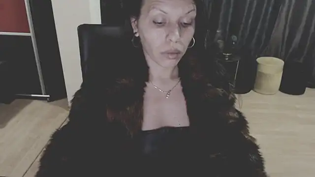 Chat +18 de GoldenSasha ao vivo