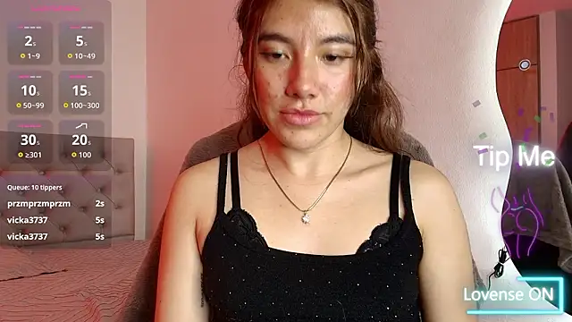 Chat +18 de Lili_candysex ao vivo