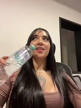 دردشة EmmyEvans1 الجنسية المباشرة