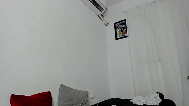 Laura_and_Kevin's Live XXX Chat