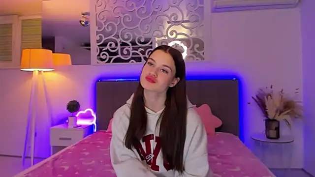 LuisaClover's Live XXX Chat