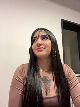 EmmyEvans1's Live XXX Chat