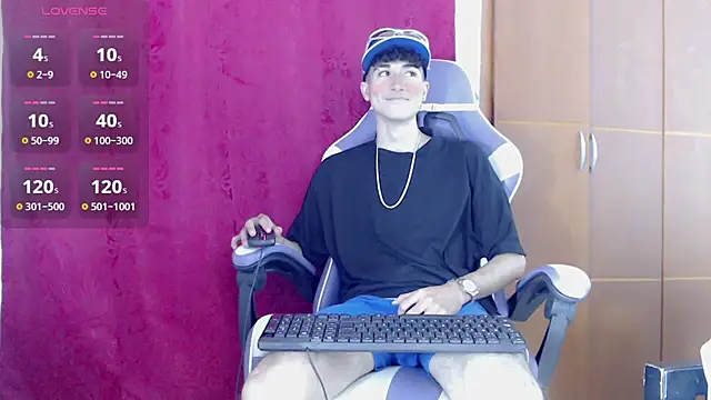 Johnny_cagee_ Show in webcam