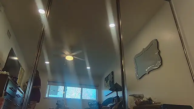 lavender_spits' Webcam Show