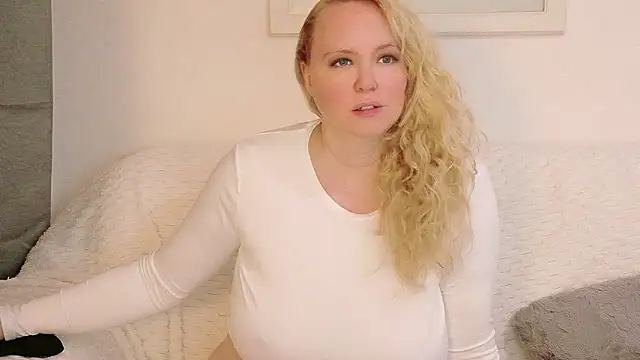 Sarah4you live XXX chat