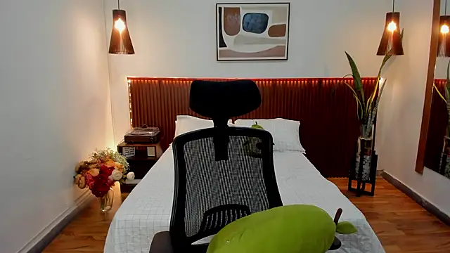 KatherineBond Live XXX-Chat